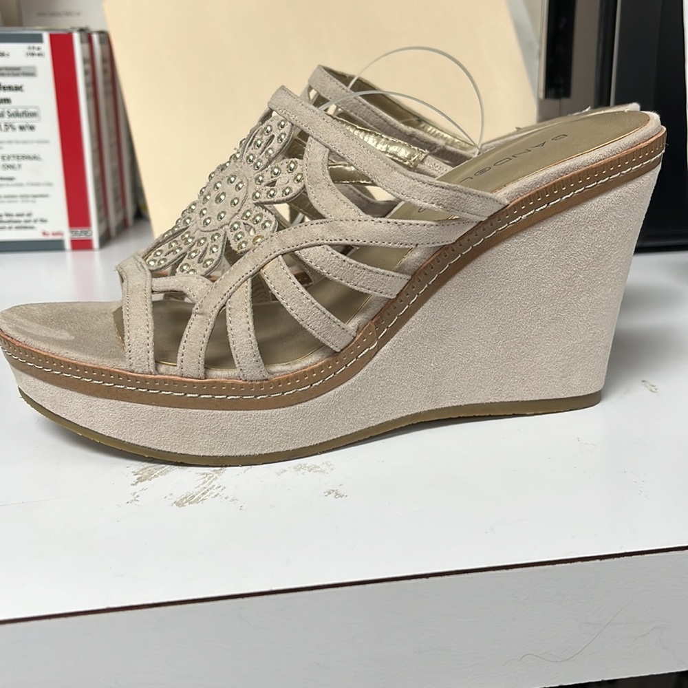 Suede light pink platform sandals